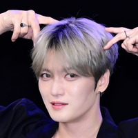 ジェジュン、パンダのぬいぐるみを抱く可愛らしさ溢れる姿が話題「抱っこが手馴れてる」【PHOTO】