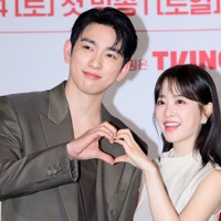 鼻が触れ合い“キス寸前”…女優パク・ボヨン＆GOT7・ジニョン、甘い雰囲気溢れるカップルSHOT【PHOTO】