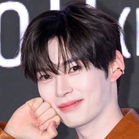 ZEROBASEONEソン・ハンビン、これぞ「良い男の定石」！ライフガードに変身した姿が話題 【PHOTO】