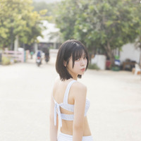 『【オールアザー版】Liyuu 2nd写真集 ヒトミ』（C）KADOKAWA