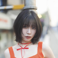 『【オールアザー版】Liyuu 2nd写真集 ヒトミ』（C）KADOKAWA