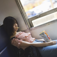 『【オールアザー版】Liyuu 2nd写真集 ヒトミ』（C）KADOKAWA