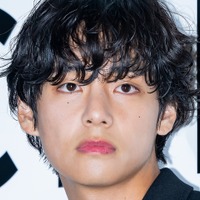 BTS・V、4年前の『イカゲーム』コスプレが人気再爆発！ファン撮影動画が1億回再生突破「ここまでイケメンでいいのか」