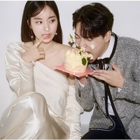 まさに“成功したオタク”…『プデュ48』出演女優、推しバンドマンと12歳差婚！甘々ウェディングフォト公開
