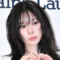 ベッドに寝そべり誘惑ポーズ…aespa・ウィンター、タンクトップ姿にファン悶絶「手加減して」【PHOTO】