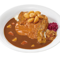 にんにくバターチキンソースカレー　（並盛）960円