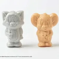 HKDSTOY「トムとジェリー モナカ チョコレート＆チーズ味」4個入（ひつじや謹製）2,160円　TOM AND JERRY and all related characters and elements © & ™ Turner Entertainment Co. (s25)