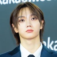 王子様降臨！BOYNEXTDOOR・ソンホ、白スーツ×金髪で放つ圧倒的オーラ「麗しい…」【PHOTO】