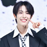 ギャップに悶絶…“NiziUの弟”NEXZ・HYUI、いたずら笑顔でファンを虜に！「罪」「可愛すぎ」【PHOTO】
