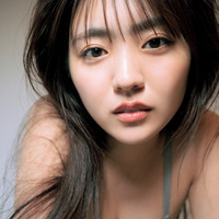 撮影： 唐木貴央 / ヘアメイク：夢月 / スタイリング： 富田育子