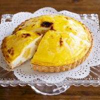 「イリ玉城農園パインの贅沢チーズタルト」3,801円(ホール)
