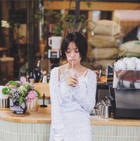 大原優乃、ミニワンピを大胆に着こなし！