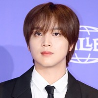 NCT・へチャン、日本で証明写真を撮影?!オフショットが話題「1枚ください」「かわいすぎる」【PHOTO】