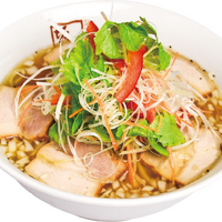 季節野菜の生姜醤油ラーメン　1,090円(税込) / 大盛 1,250円(税込)