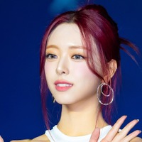 「骨格ONE PIECE」で話題に！ITZY・ユナ、くびれ際立つ“異次元スタイル”に視線釘付け【PHOTO】