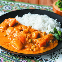 カシューナッツペーストのコクとトマトのやさしい酸味、スパイスの香りが広がる「ベジコルマ」。販売価格756円（税込）