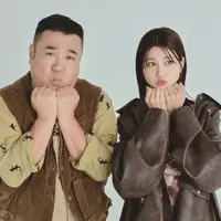 左から）山崎弘也（アンタッチャブル）生見愛瑠『CanCam』10月号（C）小学館