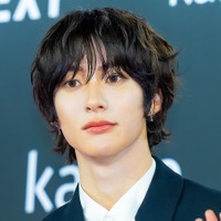 「顔が天才」RIIZE・アントン、大人の魅力全開の“彼氏風”SHOTでファンを虜に！【PHOTO】
