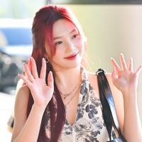 Red Velvet・ジョイ、美背中を大胆に公開！海辺で披露したしゃがみSHOTは「人魚姫」のよう【PHOTO】