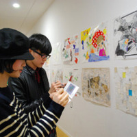 　京都精華大学は、27日より31日まで京都市美術館・本館にて開催の「京都精華大学 卒業・修了制作展」において、ニンテンドーDSを音声ガイドとして使った作品展示を実施する。