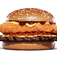 チキン＆ビーフ ビッグマウスインフェルノバーガー　単品1,290円、セット1,590円