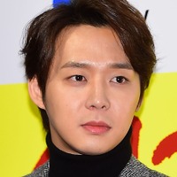 韓国で活動できない元東方神起・ユチョン、日本に“馴染みすぎ”の近況…タトゥーチラ見せWピース【PHOTO】