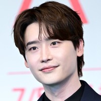 イ・ジョンソク、まさに秋が似合う俳優！変化した仕事観も明らかに「以前は1人で悩んでいた」【PHOTO】