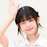 IVE・レイ、“日常がファッションショー”のビジュアル公開　クロックスの新しいイメージモデルに