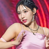 破壊力満点のボリューム…LIGHTSUM・チョウォン、眩しすぎる大胆ショット！次期“女神”へ【PHOTO】