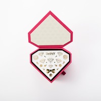 シルバニアファミリー×デルレイダイヤモンドショコラBOX　7,560円（税込）©DelRey　© EPOCH