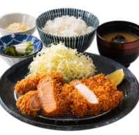 秋鮭の柔らかくジューシーな旨み！とんかつ神楽坂さくら、「北海道産秋鮭フライ」を9月3日から販売 画像