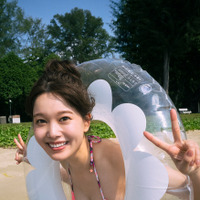 小坂井祐莉絵『1st写真集（仮）』（C）イマジカインフォス