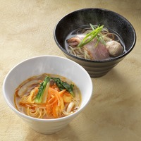 (上)鴨出汁の中華そば　(下)酸辣湯麺