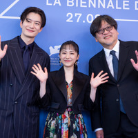 細田守監督・芦田愛・菜岡田将生がヴェネチアに到着！「アニメーション映画の可能性は無限大」 画像