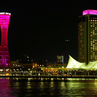 2004年のライトアップの模様、ピンク色に神戸ポートタワー