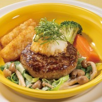 ビーフ100%ねぎと大葉おろしの粗挽き肉厚ステーキ風ハンバーグ　899円～999円（税込989円～1,099円）