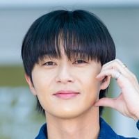 俳優パク・ソジュン、共演女優と海辺で初々しい恋！新ドラマ『ギョンドを待ちながら』写真公開