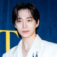 2PM・ジュノ、共演女優と“胸キュン”スキンシップ!?新ドラマ『テプン商事』スチールカット公開