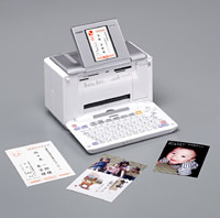 　カシオ計算機は、デジタルカメラの写真や、年賀状の宛名・文面が簡単に印刷できるデジタル写真プリンタ「プリン写ル」の新製品として、3.6型TFTカラー液晶画面を搭載した「PCP-100」を10月12日に発売する。
