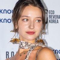 韓国在住のロシア美女タレント、吸い込まれそうな美貌に釘付け…輝きを放つビジュアルに注目【PHOTO】