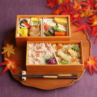 「松茸御飯と蟹御飯の二段重」（税込2,997円）