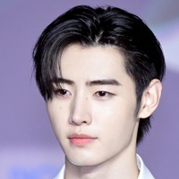 ENHYPEN・ソンフン、“恋人感”満載の佇まいに絶賛の声「ずるいよ」「好きが詰まっている」【PHOTO】