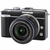 　オリンパスイメージングは3日、マイクロ一眼デジタルカメラ「OLYMPUS PEN Lite E-PL1」を発表。3月5日に発売する。予想実売価格はレンズキットが80,000円前後、ダブルズームキットが100,000円前後。