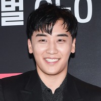 誰!? と二度見するレベル…BIGBANG脱退のV.I、“激変”した姿に注目　事業家とのツーショットが公開