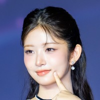 IVE・レイ、渋谷に登場！メイクブランドのアンバサダーとして美容のポイントを共有