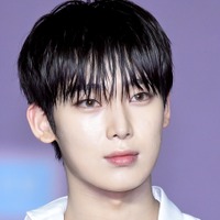 ENHYPEN・ソヌ、“濡れ髪×素肌チラ見え”で色気爆発！艶っぽビジュアルでファンを虜に「最高すぎ」【PHOTO】