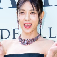 肩露出ドレスで魅了、“NHK韓流ドラマの女王”は47歳になっても健在！アイドル級ボディに集まる称賛【PHOTO】