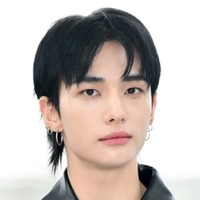 Stray Kids・ヒョンジン、オールバックで破壊力抜群の強烈な魅力を披露「造形が美しい」【PHOTO】