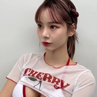 “1デート5000万円”の価値　「韓国で最もグラマラス」な女性芸人メン・スンジ、晩夏に大胆姿披露【PHOTO】