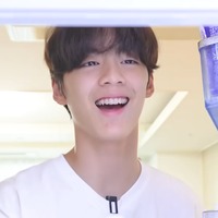 “BTS・V似のイケメン”だけど「人気ない」　韓国俳優が2人の爽やかイケメン息子について言及